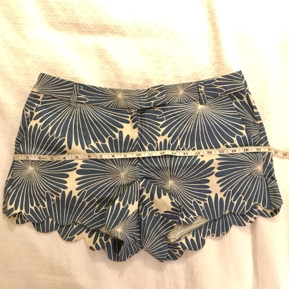 Scalloped Shorts - Picture 7 of 8